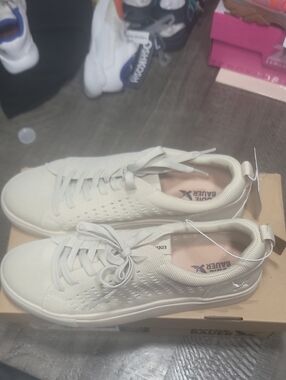 Eddie Bauer Leslie Women’s Casual Lace-Up Sneakers in Taupe Size 7, 8, Or 9 NIB